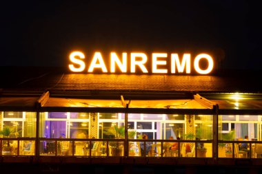 Batumi, Gürcistan - 6 Eylül 2021: Gece Sanremo Restoranı