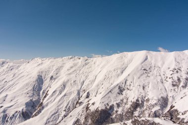 Karla kaplı dağlar, hava manzarası