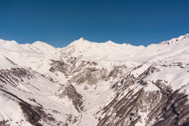 Karla kaplı dağlar, hava manzarası