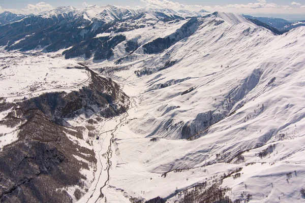 Schneebedeckte Berge Luftaufnahme — Stockfoto
