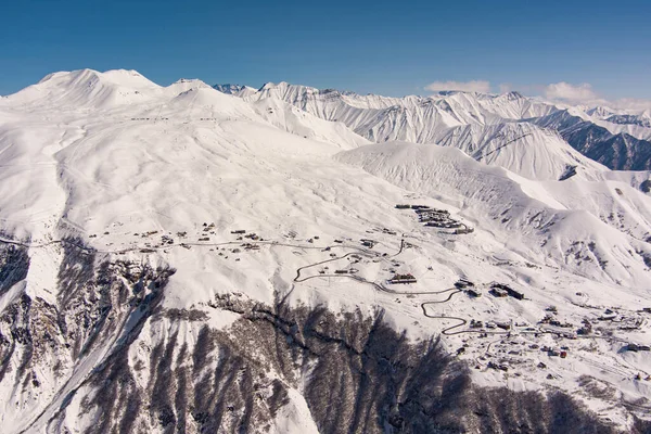 Schneebedeckte Berge Luftaufnahme — Stockfoto