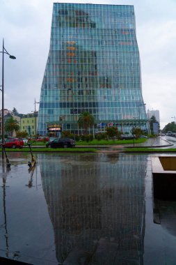 Batumi, Georgia - 17 Eylül 2021: Radisson Oteli Yağmurda