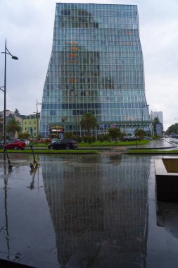Batumi, Georgia - 17 Eylül 2021: Radisson Oteli Yağmurda