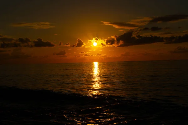 Magnifique Coucher Soleil Orange Sur Mer Sous Les Tropiques — Photo