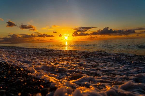 Piękny Pomarańczowy Zachód Słońca Nad Morzem Tropikach — Zdjęcie stockowe