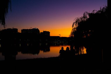 Gölde güzel bir gün batımı