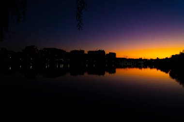 Gölde güzel bir gün batımı