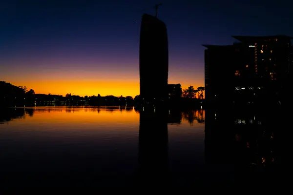 湖の美しい夕日 — ストック写真