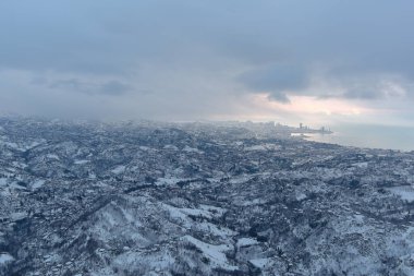 Karla kaplı dağların manzarası