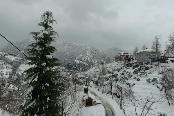 Vista Aérea Das Montanhas Cobertas Neve — Fotografia de Stock