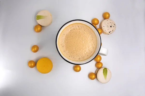 Tasse Kaffee Und Kekse Auf Weißem Hintergrund Fotografie Von Lebensmitteln — Stockfoto