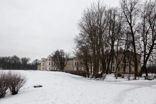 Piękny Stary Opuszczony Dwór Zabytkowa Architektura Starożytny Budynek Zimowy Dzień — Zdjęcie stockowe