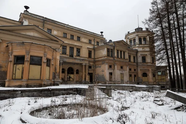 Ein Schönes Altes Verlassenes Herrenhaus Wintertag Mit Schnee Alte Architektur — Stockfoto
