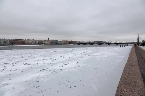 Красивые Старые Здания Центре Санкт Петербурга Набережная Замерзшей Реки Зимний — стоковое фото