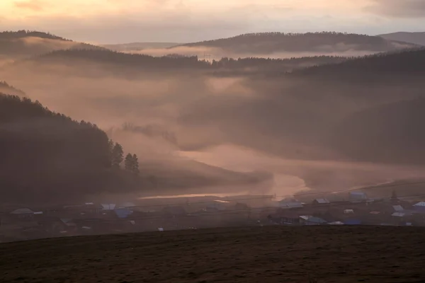 Prachtige Bergen Rivier Verte Bij Zonsondergang Kleurrijke Zonsondergang Bergen Mist — Stockfoto