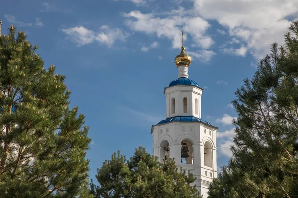 Beautiful White Tower Dome Trees Old Church Sunny Day Harmony — Stock Photo, Image