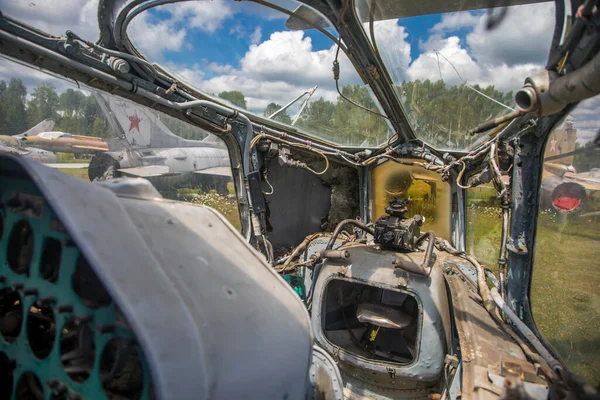 Interno Della Cabina Aereo Militare Abbandonato Vecchia Attrezzatura Militare Arrugginita — Foto Stock