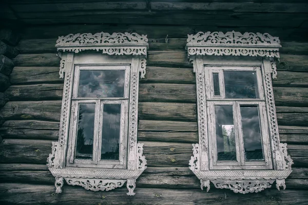 Ventanas Antiguas Una Antigua Casa Abandonada Hermosas Ventanas Una Casa — Foto de Stock