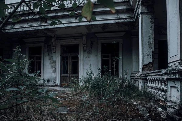 Scary Abandoned Manor Dark Forest Beautiful Architecture Old Haunted Abandoned — Stock Photo, Image