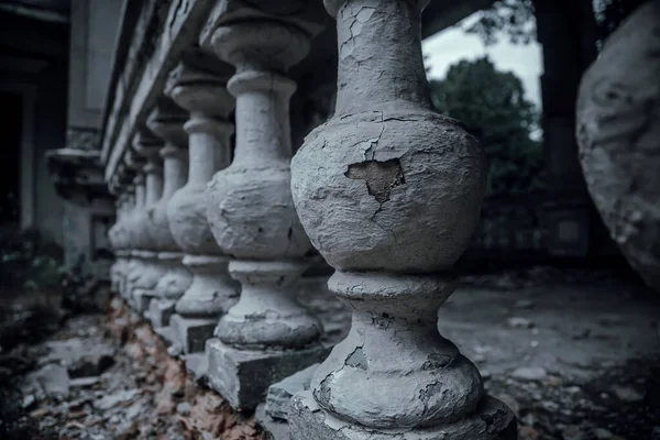 Antiguas Columnas Una Mansión Abandonada Casa Embrujada Miedo Arquitectura Antigua —  Fotos de Stock