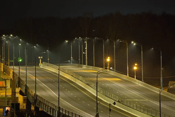 Het Viaduct Van Het Moskouse Transportsysteem Nachts — Stockfoto