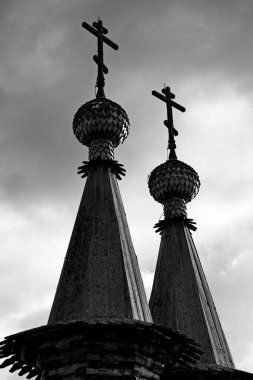 Rusya 'nın Moskova bölgesindeki Orta Çağ' da yeniden inşa edilen Rus Ortodoks Kilisesi.