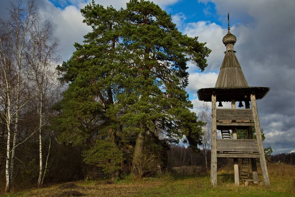 Campanario Sobre Los Pilares Del Complejo Del Templo Reconstruido — Foto de Stock