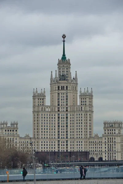 Stalinist Moskva Nehri Nin Setinde Gökdelen Rusya — Stok fotoğraf