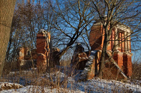 俄罗斯莫斯科地区Lyakhovo庄园的一座仆人外屋被毁 — 图库照片