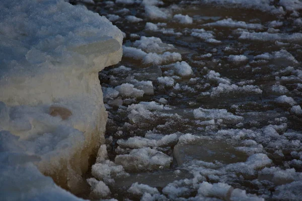 北の湖の凍るような水 Onega — ストック写真