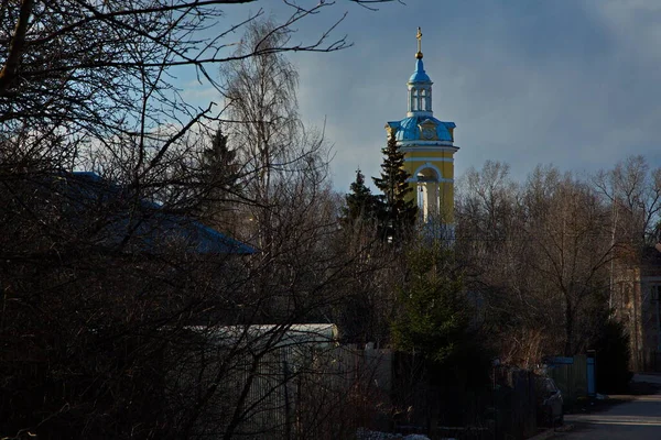 Колокольня Православной Церкви Селе Петровское — стоковое фото