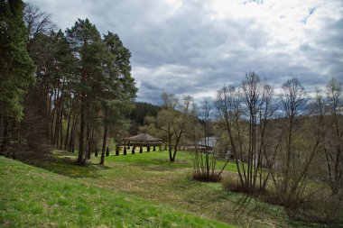 Cloudy spring day on the Likova river.