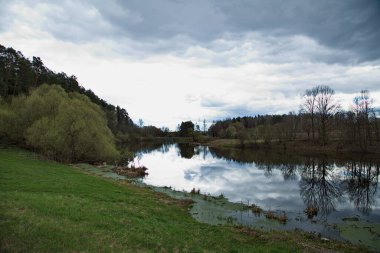 Cloudy spring day on the Likova river.