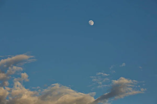 Mond Und Wolken Abendhimmel — Stockfoto