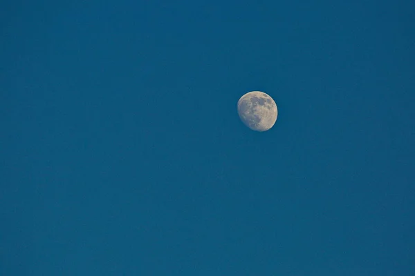 Mond Und Wolken Abendhimmel — Stockfoto