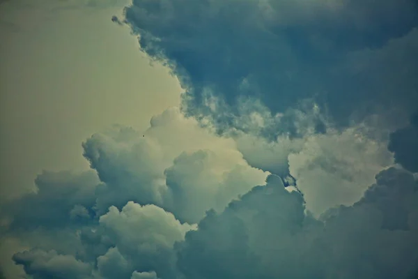 Cielo Verano Antes Tormenta Sobre Moscú —  Fotos de Stock