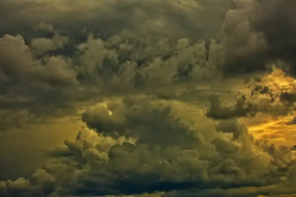 Cielo Verano Antes Tormenta Sobre Moscú —  Fotos de Stock