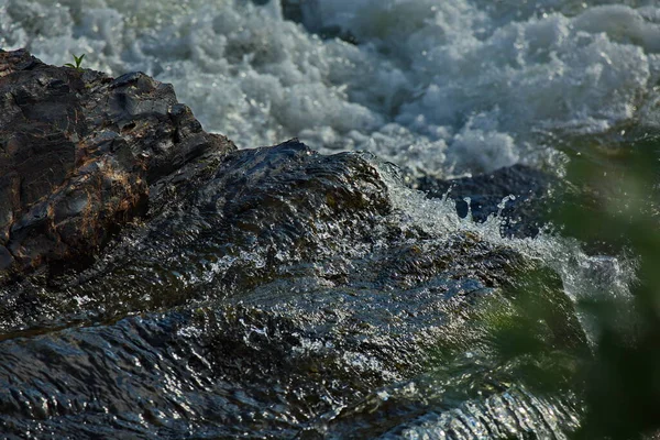 Flusso Acqua Nel Letto Del Fiume Tundra — Foto Stock