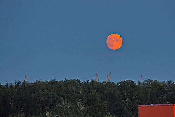 Lever Lune Sanglante Dans Banlieue — Photo