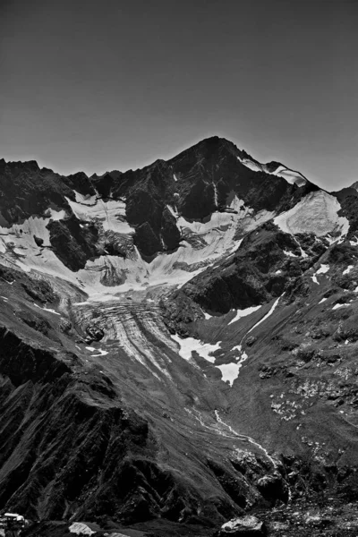 Elbrus Dağı Civarındaki Büyük Azu Buzulunun Manzarası — Stok fotoğraf
