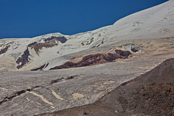 Elbrus Dağı Nın Tepesindeki Sonsuz Buz — Stok fotoğraf