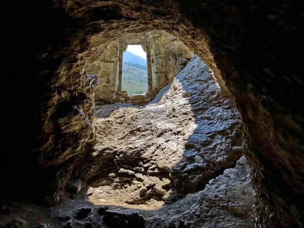 Die Ruinen Der Felsenfestung Dzivgis Stockfoto