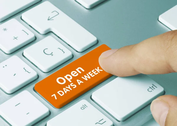 Open Dagen Week Geschreven Oranje Sleutel Van Metallic Keyboard Vingertoets — Stockfoto