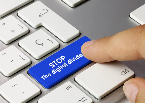 Stop Ψηφιακό Χάσμα Γραμμένο Στο Μπλε Κλειδί Του Μεταλλικού Πληκτρολογίου — Φωτογραφία Αρχείου