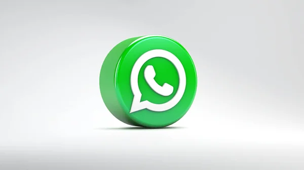 Valencia, İspanya - Mart 2021 WhatsApp simgesi 3 boyutlu görüntüleme ile beyaz bir arkaplanda izole edildi. WhatsApp bir çevrimiçi sosyal medya ağıdır. Sosyal medya mesajlaşma uygulaması