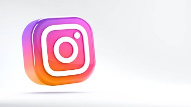 Valencia, İspanya - Mart 2021: Tecrit edilmiş Instagram logo kamera ikonu, akıllı telefonların rengarenk sembolü. Ağdaki diğer kişilerle fotoğraf ve video paylaşmak için ücretsiz sosyal medya uygulaması