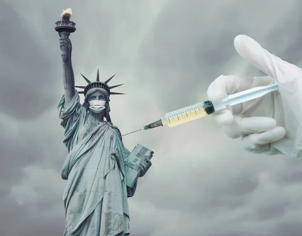 Concepto Vacunación Con Covid Nueva York Estatua Libertad Con Máscara — Foto de Stock