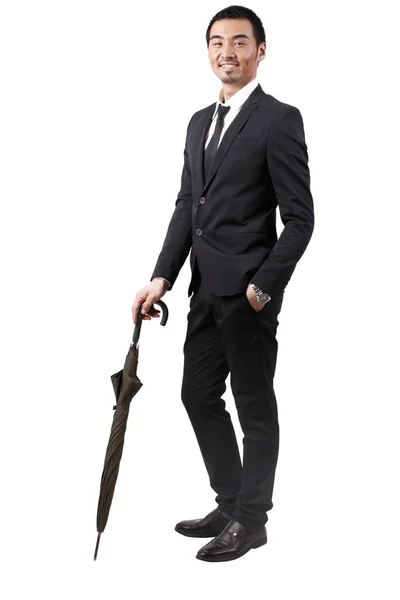 Młody biznesmen trzymający czarny parasol — Zdjęcie stockowe