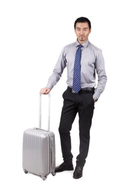 Genç bir iş adamı seyahatte. 