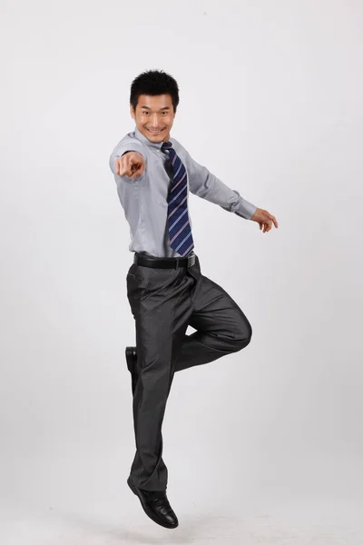 Un hombre de negocios saltando en una camisa —  Fotos de Stock